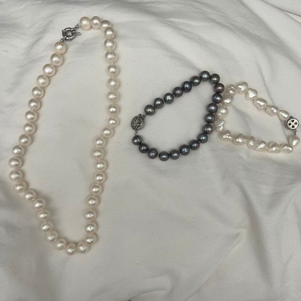 Womes Salt Water Pearls  Jewlery LOT